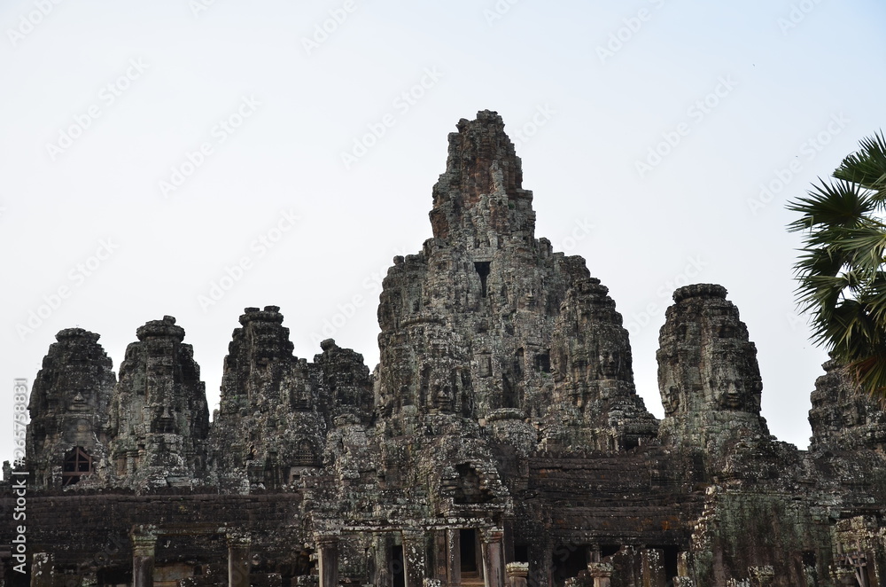 カンボジアのシェムリアップ　世界遺産のアンコールワット遺跡群　アンコールトムのバイヨン寺院　古くて美しい彫刻