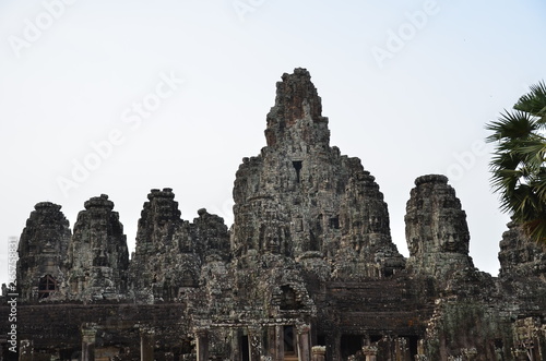 カンボジアのシェムリアップ 世界遺産のアンコールワット遺跡群 アンコールトムのバイヨン寺院 古くて美しい彫刻