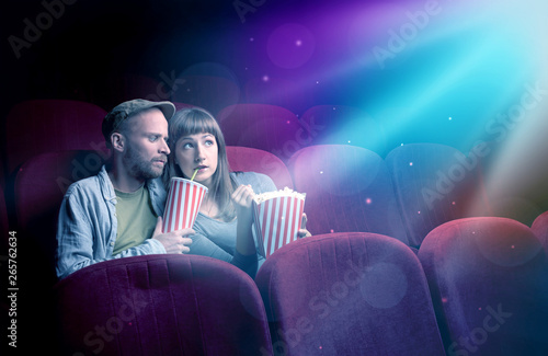Εκτύπωση καμβά Teenager couple cuddling and watching the climax part of the movie