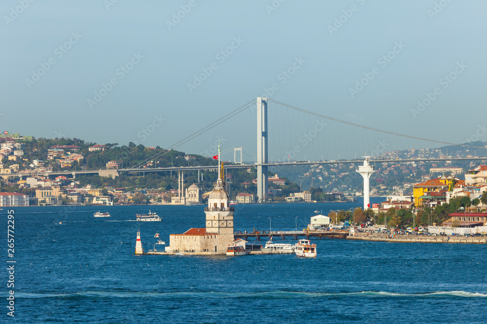 Puente sobre El Bósforo, Estambul, Turquía,