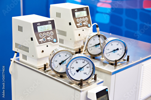 Digital and analog displays of temperature in chemical