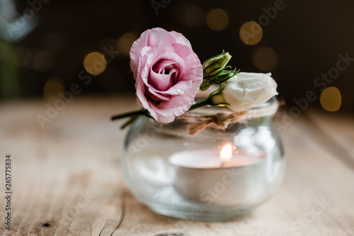 Rosa Rose mit Kerzenhalter aus Glas