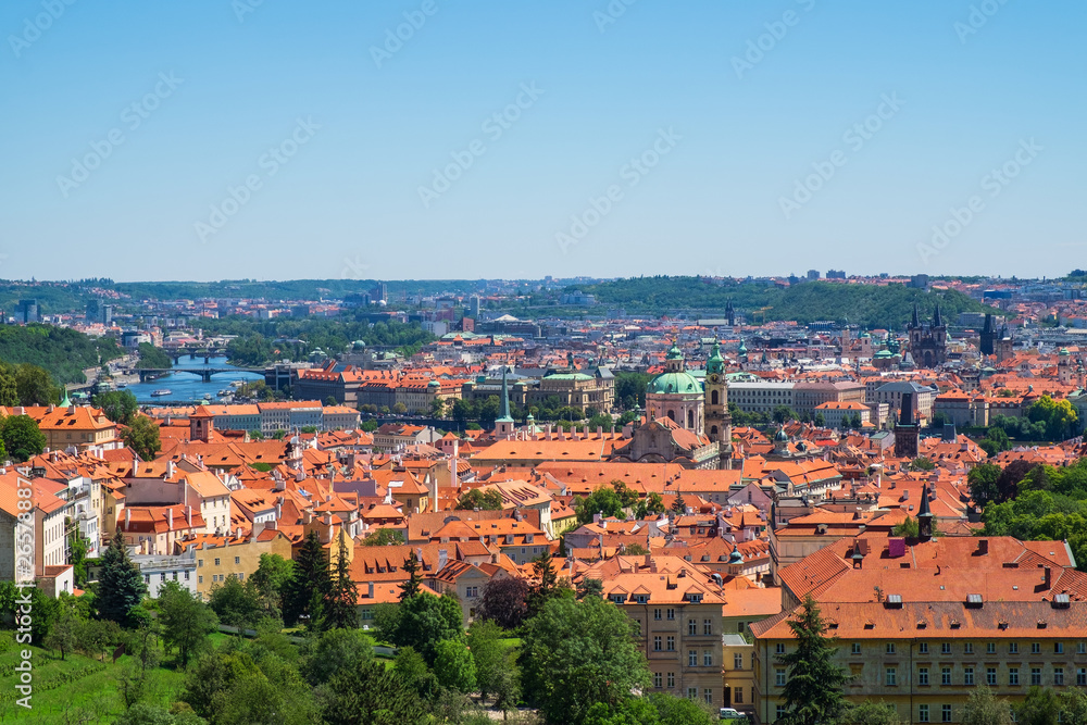 Blick auf die Dächer von Prag
