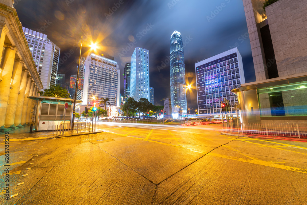 Fototapeta premium The night view of the city and the traffic in Hong Kong