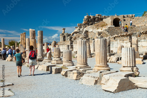 Teatro Helenístico Odeon, Ciudad romana de Efeso (Ephesus), Pueblo de Selçuk, Región de Izmir (Esmirna), Meseta de Anatolia, Turquía photo