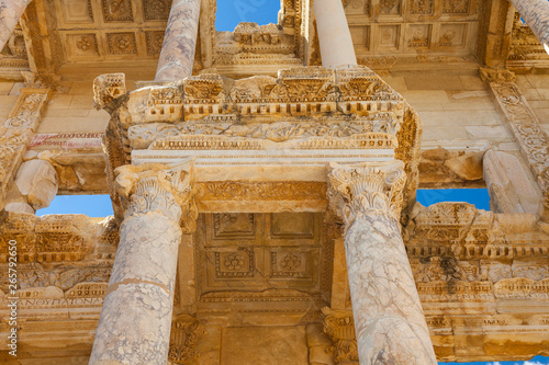 Biblioteca de Celsus, Ciudad romana de Efeso (Ephesus), Pueblo de Selçuk, Región de Izmir (Esmirna), Meseta de Anatolia, Turquía photo