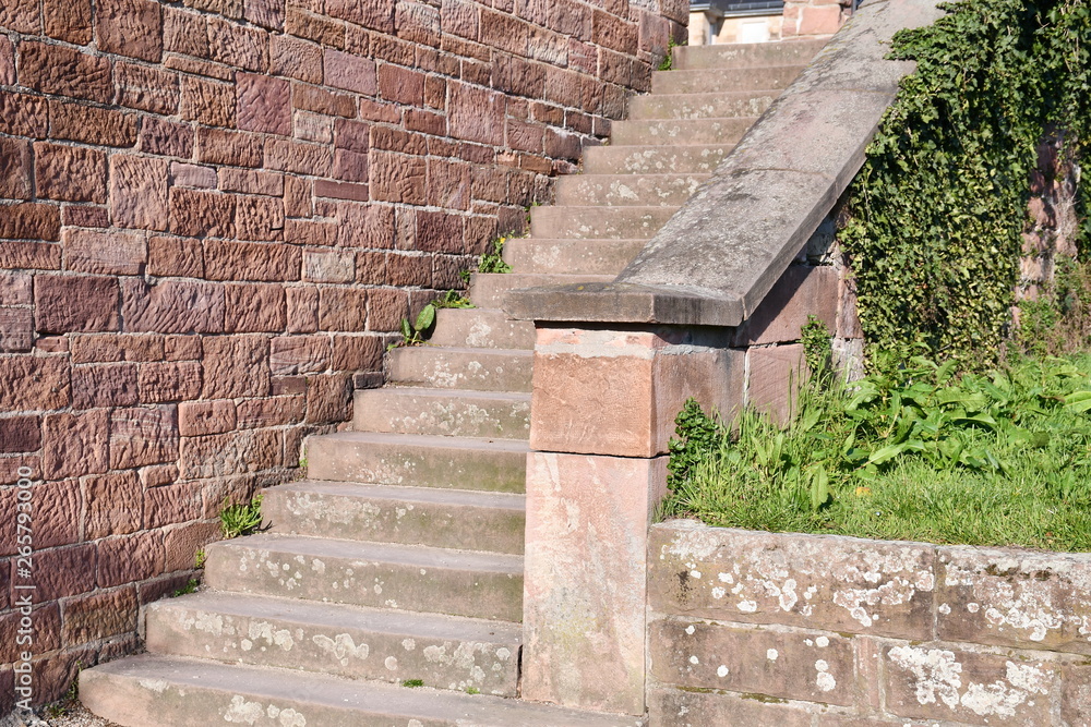 romantische historische Treppe aus Stein romantische historische Treppe aus Stein