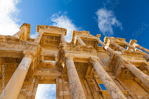 Biblioteca de Celsus, Ciudad romana de Efeso (Ephesus), Pueblo de Selçuk, Región de Izmir (Esmirna), Meseta de Anatolia, Turquía photo