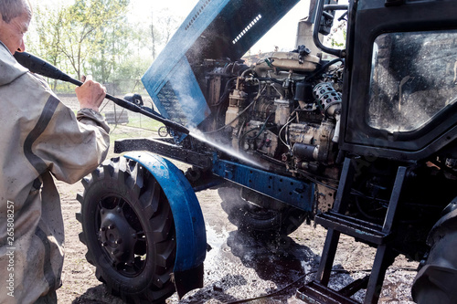 Tractor maintenance. Engine washing, cooling tractor engine system.