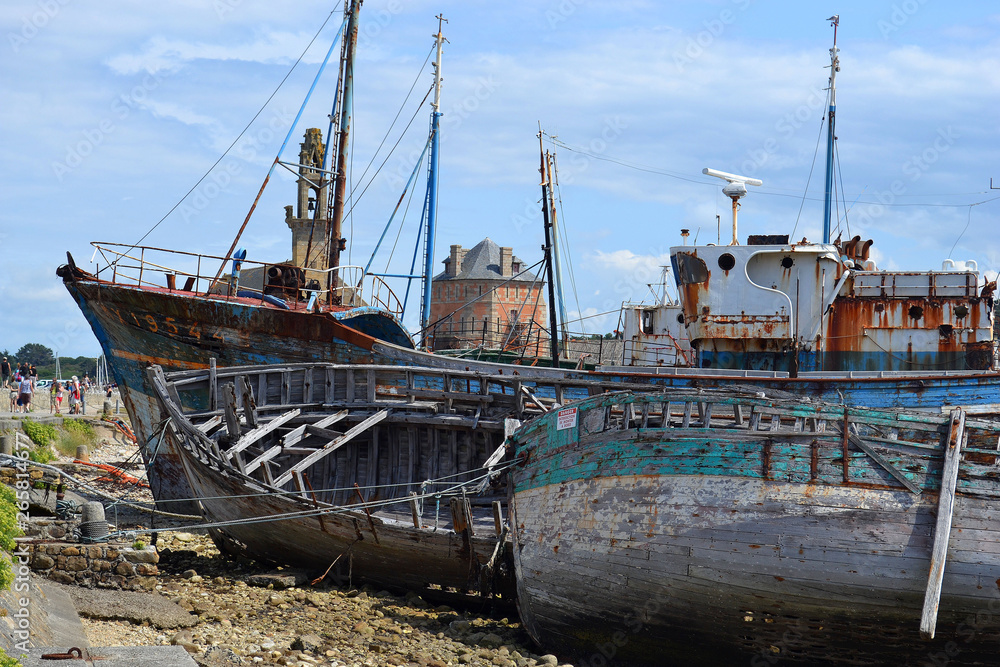 vieux bateaux de Camaret, épaves, Bretagne, France