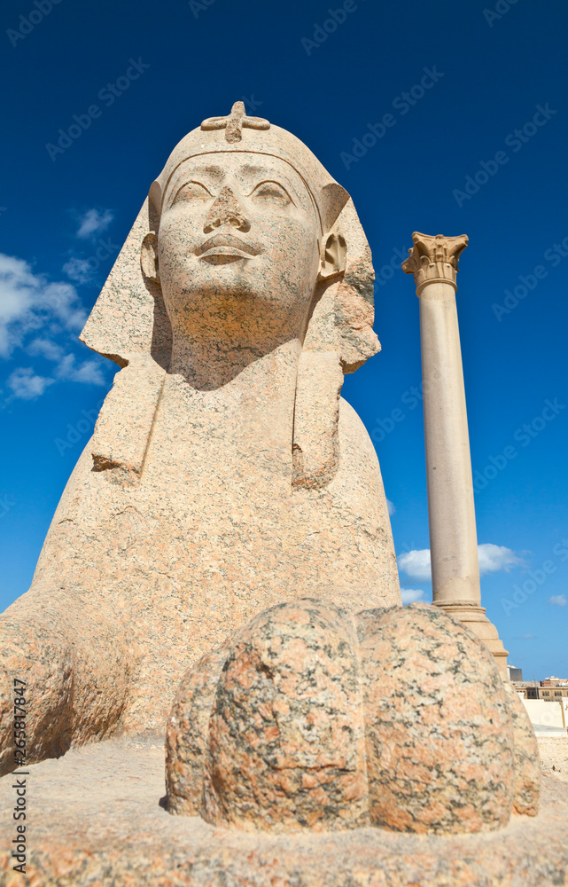 Esfinge de Heliopolis, Templo de Serapis, Columna de Pompeyo, Barrio de Karomous, Ciudad de Alejandria, Egipto, Mar Mediterráneo