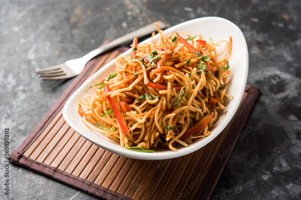Εκτύπωση καμβά Chinese Bhel is a spicy indo-chinese recipe, served in a bowl