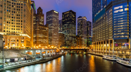 Chicago Skylines along Chicago River © vichie81