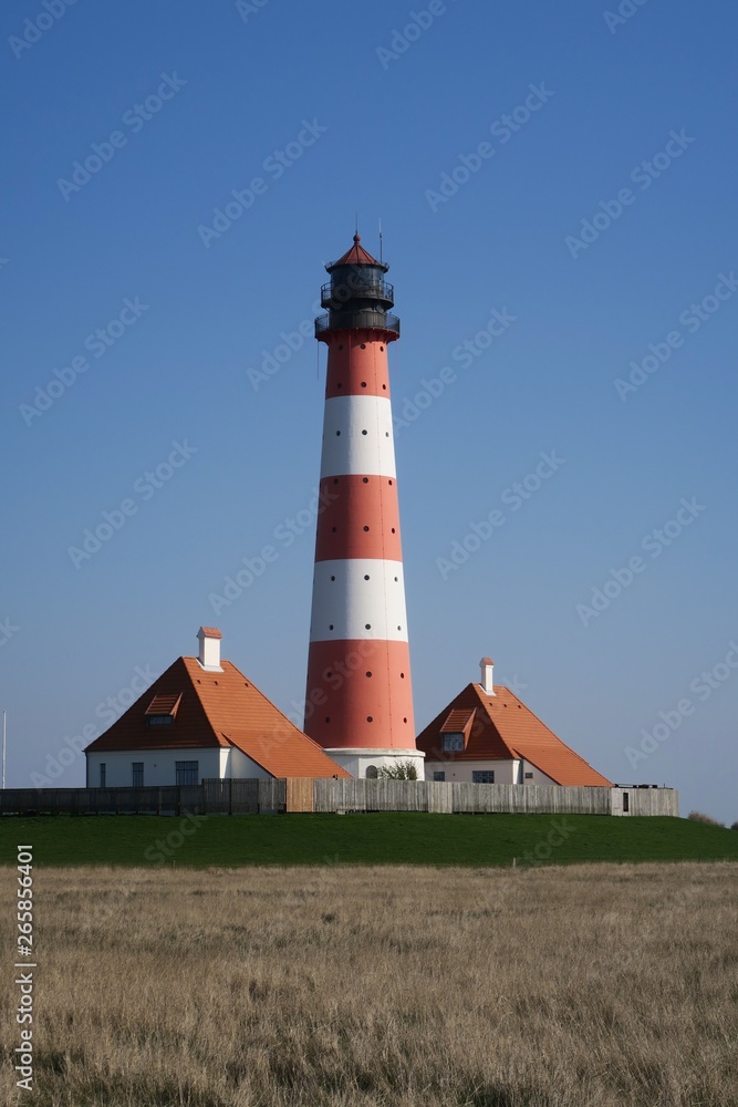 Der Leuchtturm Westerheversand und die beiden Wärterhäuser Der Leuchtturm Westerheversand und die beiden Wärterhäuser
