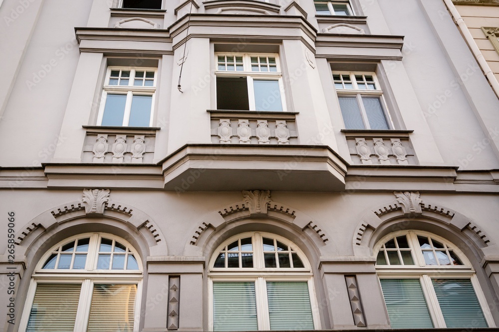 Obraz premium Beautiful facade of the old house. Fragment, detail. Jena, Germany