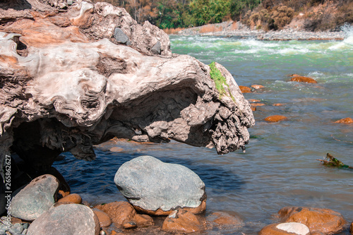 Rocas en el río