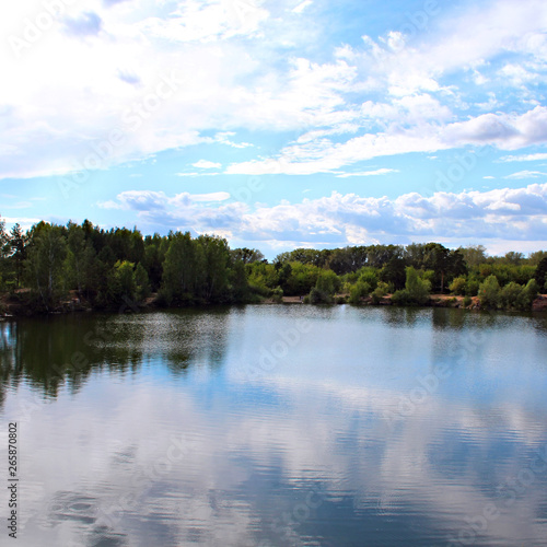 Fototapeta Naklejka Na Ścianę i Meble -  sky trees lake
