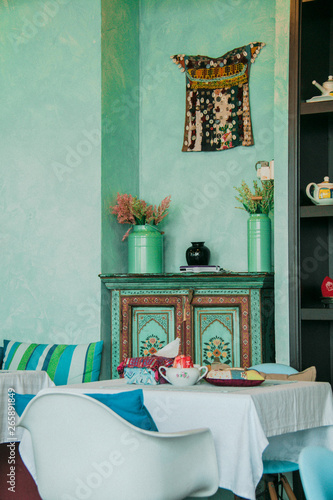 Foto Authentic interior design, handmade decoreted firniture