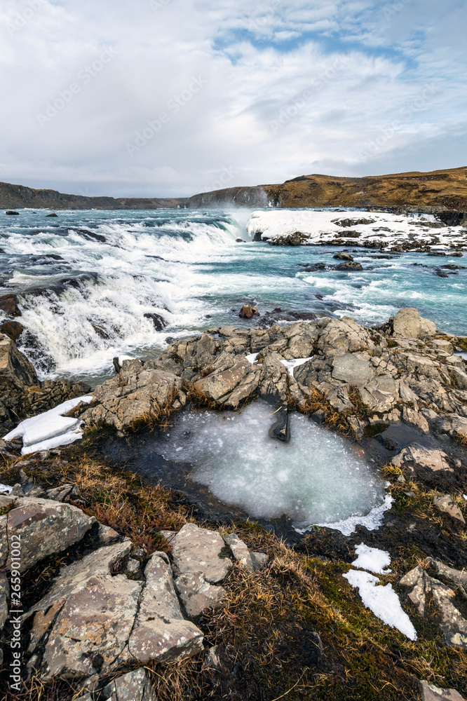 Obraz premium Urridafoss waterfall in winter Iceland 