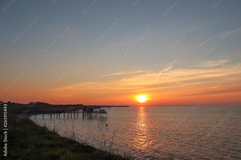 Nouvelle-Aquitaine - Carrelets au coucher de soleil Nouvelle-Aquitaine - Carrelets au coucher de soleil