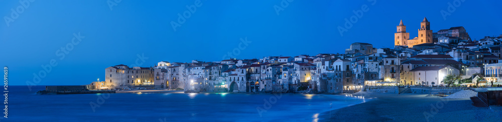 Cefalù bei Nacht – Sizilien