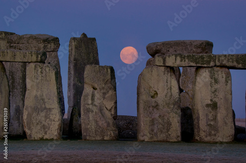 Fotografia, Obraz europe; uk, england, Wiltshire, stonehenge moon