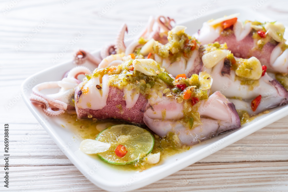 Steamed Squids with Spicy Chili and Lemon Sauce