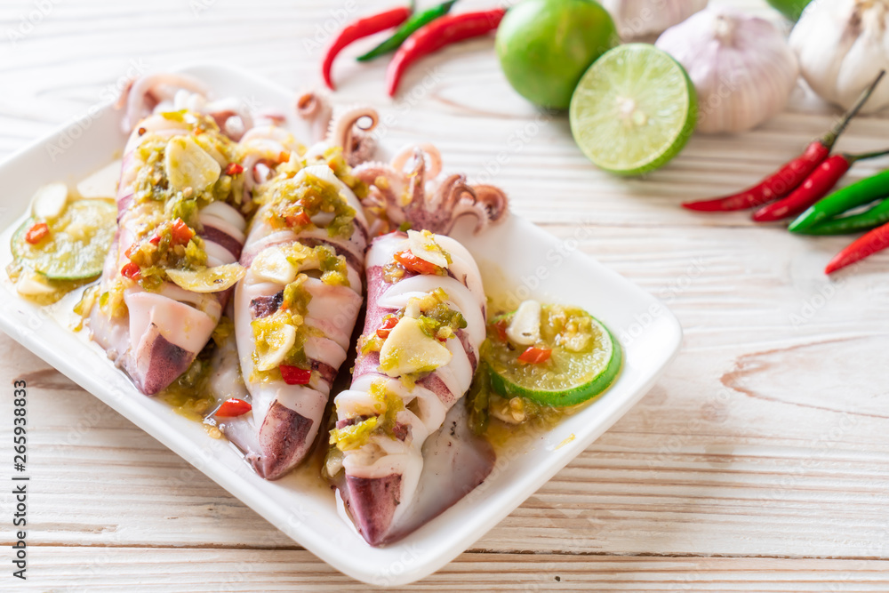 Steamed Squids with Spicy Chili and Lemon Sauce