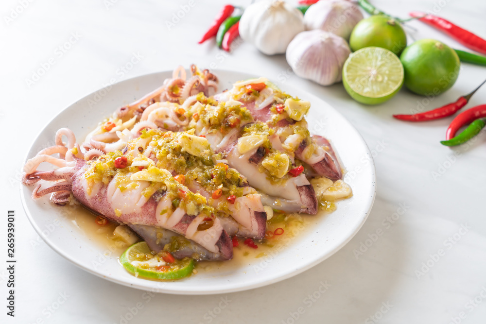 Steamed Squids with Spicy Chili and Lemon Sauce Steamed Squids with Spicy Chili and Lemon Sauce