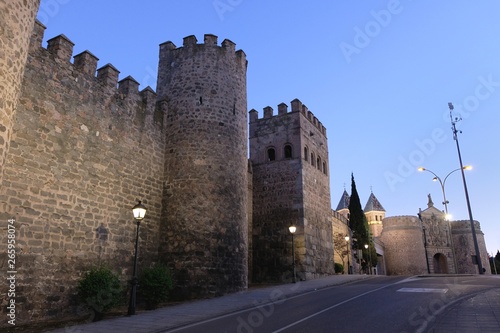 Fortifications de la vielle ville de Tolède en Espagne 