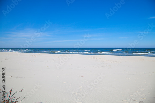 Fototapeta Naklejka Na Ścianę i Meble -  dębki, karwia, morze bałtyckie, morze, bałtyk, plaża, horyzont, nad morzem