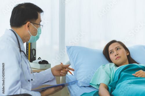 Doctor took the pulse of the female patient.