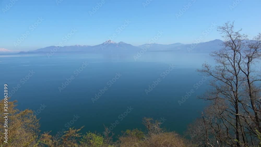 春の猪苗代湖と磐梯山(郡山市・湖南町) 春の猪苗代湖と磐梯山(郡山市・湖南町)