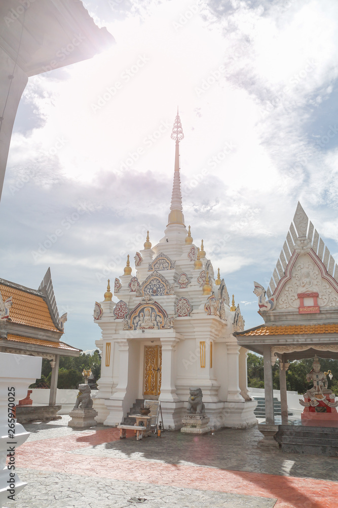 Fototapeta premium Indo-Thai Art Temple at Wat Thung Suead Surat Thailand