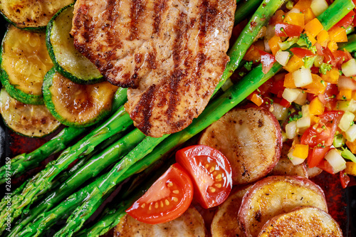 Grilled chicken breast with potatoes and vegetables