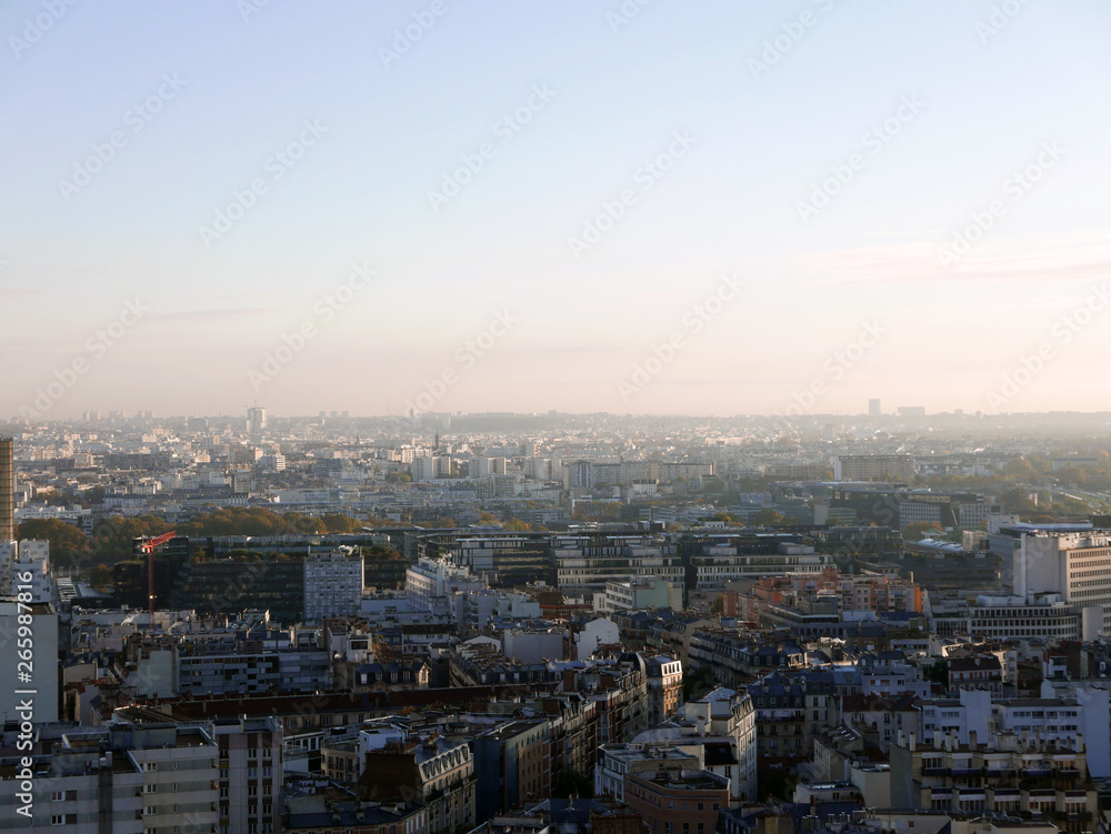 l'alba su un quartiere di parigi visto dall'alto