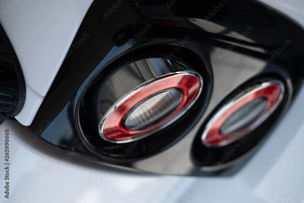 Détail d'éléments carrosserie et moteur d'un véhicule Détail d'éléments carrosserie et moteur d'un véhicule