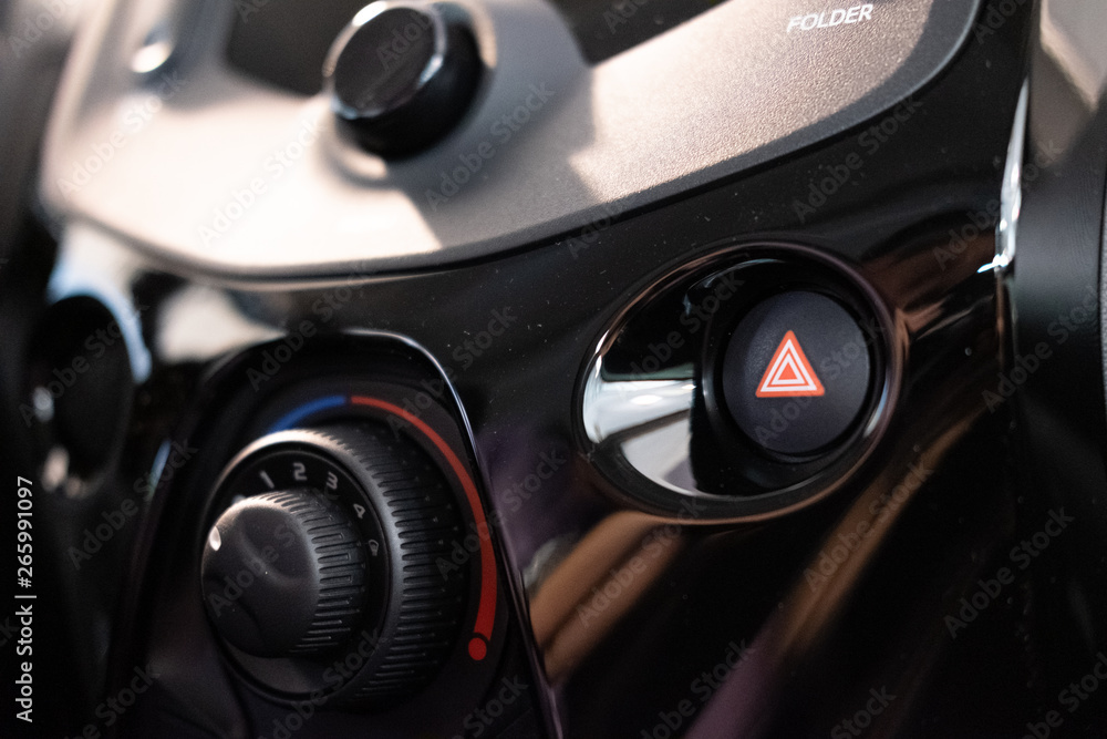 Fototapeta premium Détail d'éléments carrosserie et moteur d'un véhicule