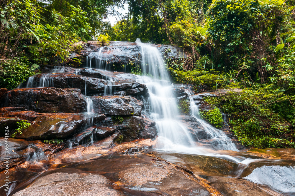 Obraz premium Monthathan Waterfall, a natural destination tourism place on the way Doi Suthep temple in Chiang Mai, Thailand