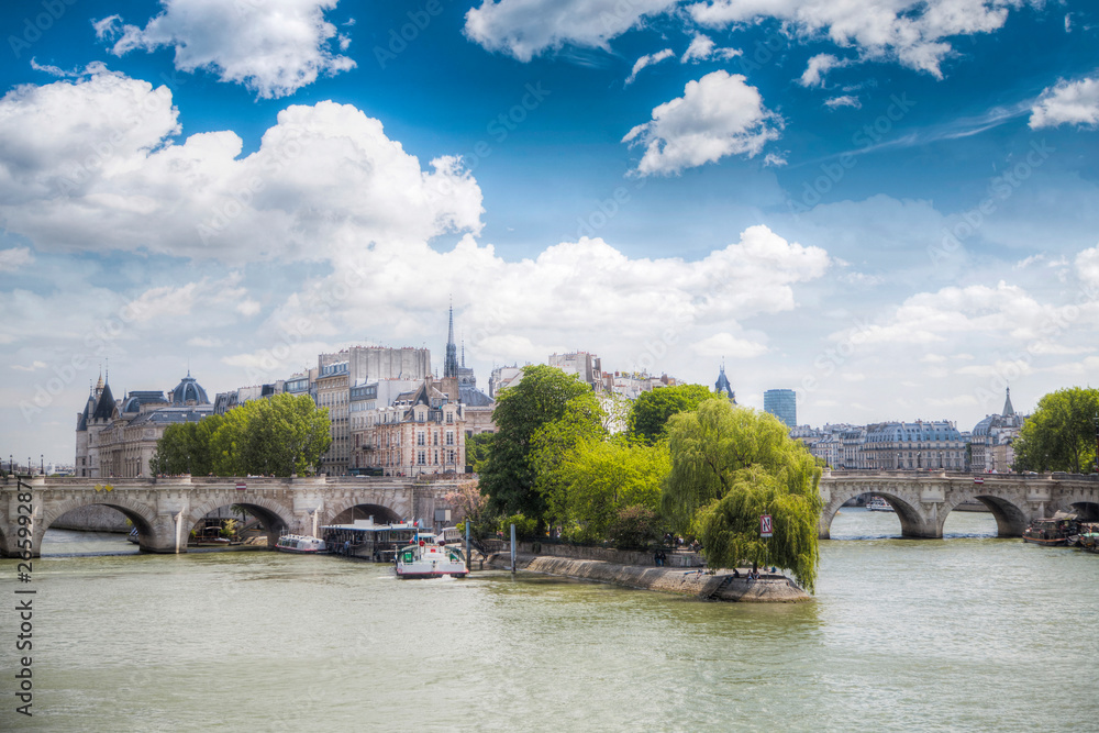 Fototapeta premium bridge and building at the historical center