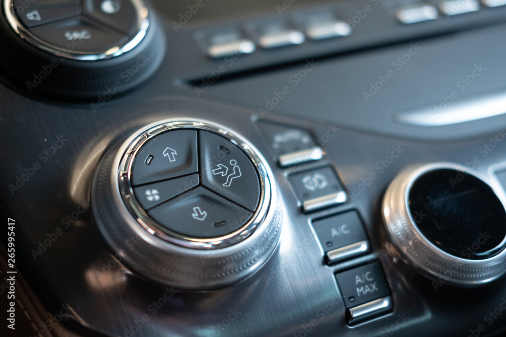 Détail d'éléments carrosserie et moteur d'un véhicule Détail d'éléments carrosserie et moteur d'un véhicule
