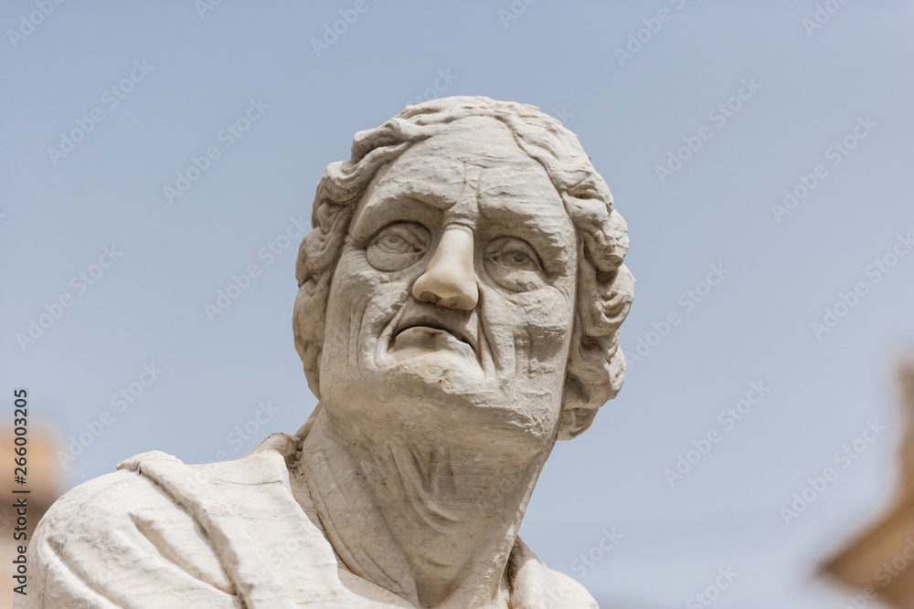 Palermo – Skulpturen am Brunnen an der Piazza Pretoria