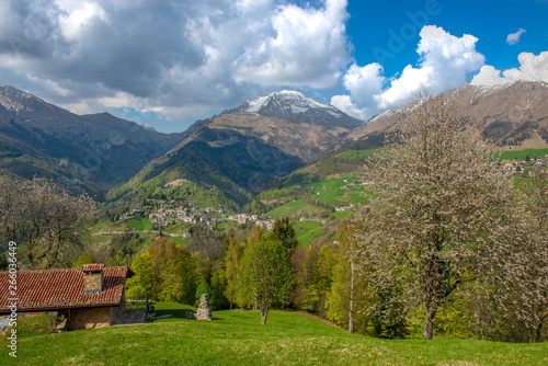 Wallpaper Mural mountain village Torontodigital.ca