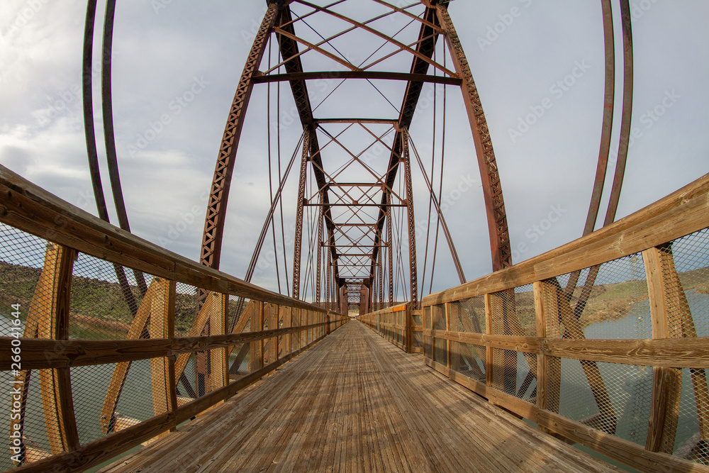 Fototapeta premium walkway of a brdige