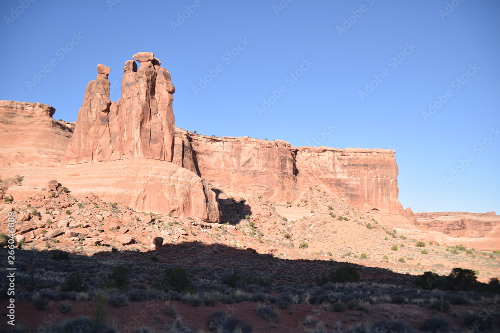 Arches National Park: 3-Sisters/Gossips