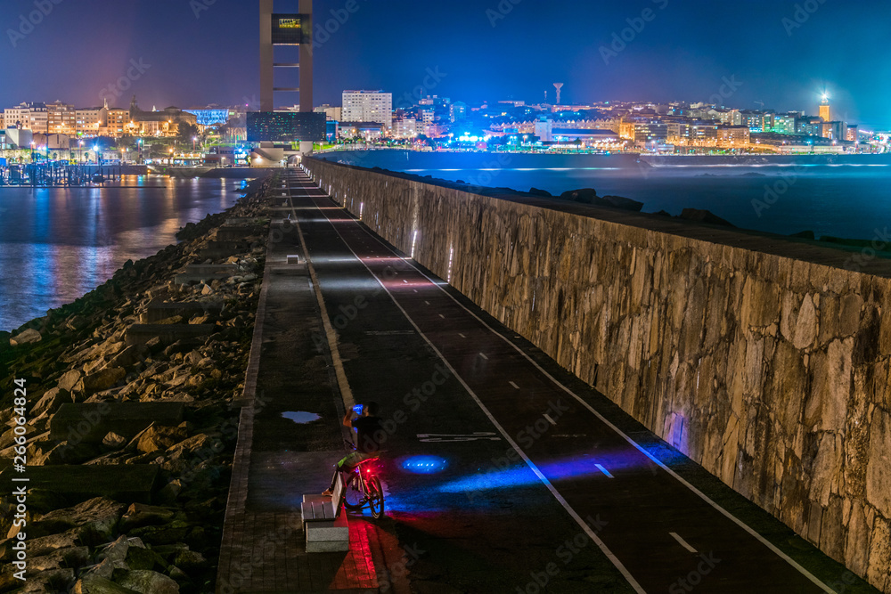 Fototapeta premium Dique de abrigo de noche, La Coruña, España