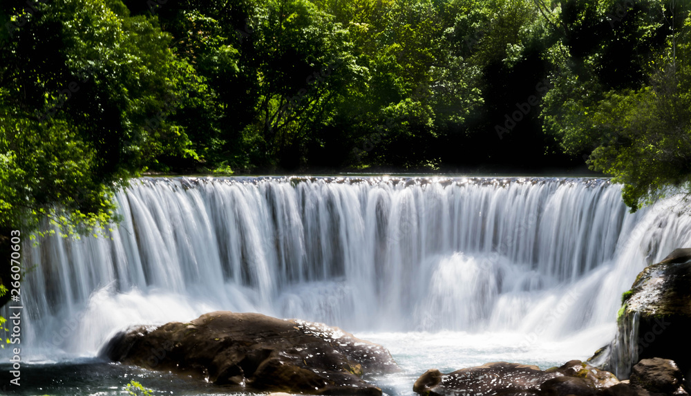 Cascade sur la vis à Saint-Laurent-le-Minier, Gard. Cascade sur la vis à Saint-Laurent-le-Minier, Gard.