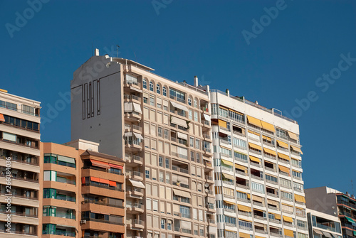 Urbanes Hochhaus mit Apartments in Alicante, Spanien