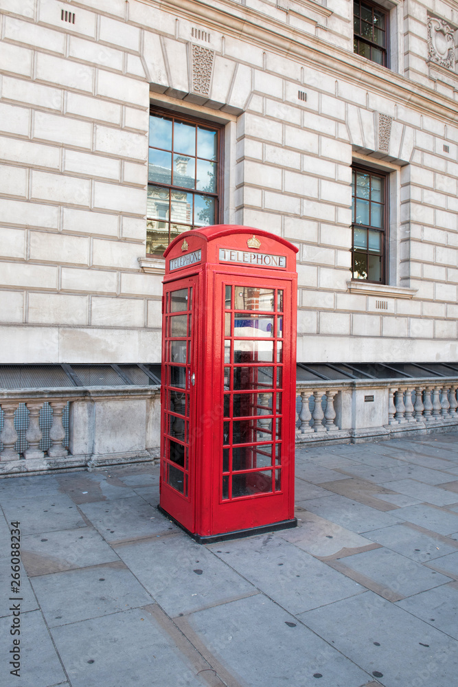 Obraz premium red phone booth in London