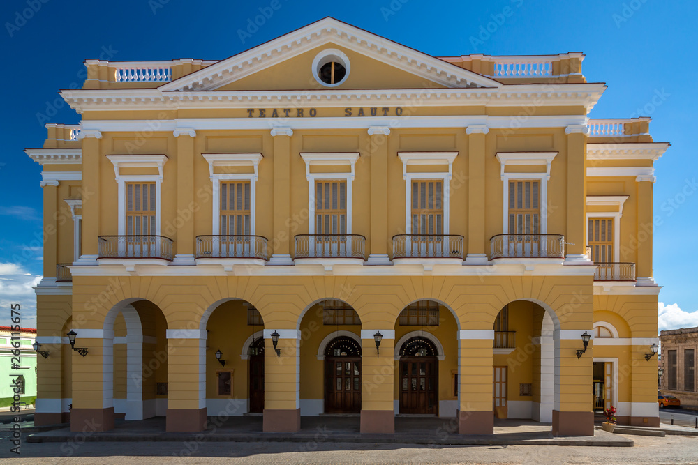 Fototapeta premium Exposure done in the main square of Matanzas, with its beautiful and colorful renovated buildings.